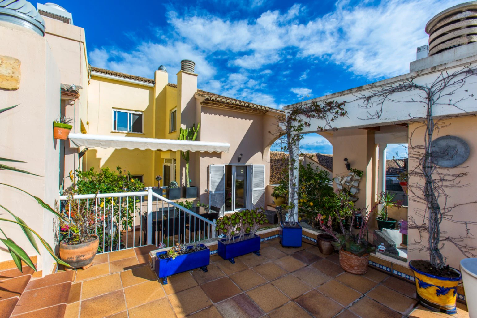Ático Dúplex de 180 m² con Piscina Privada y Vistas Panorámicas al Mar y al Puerto de Dénia