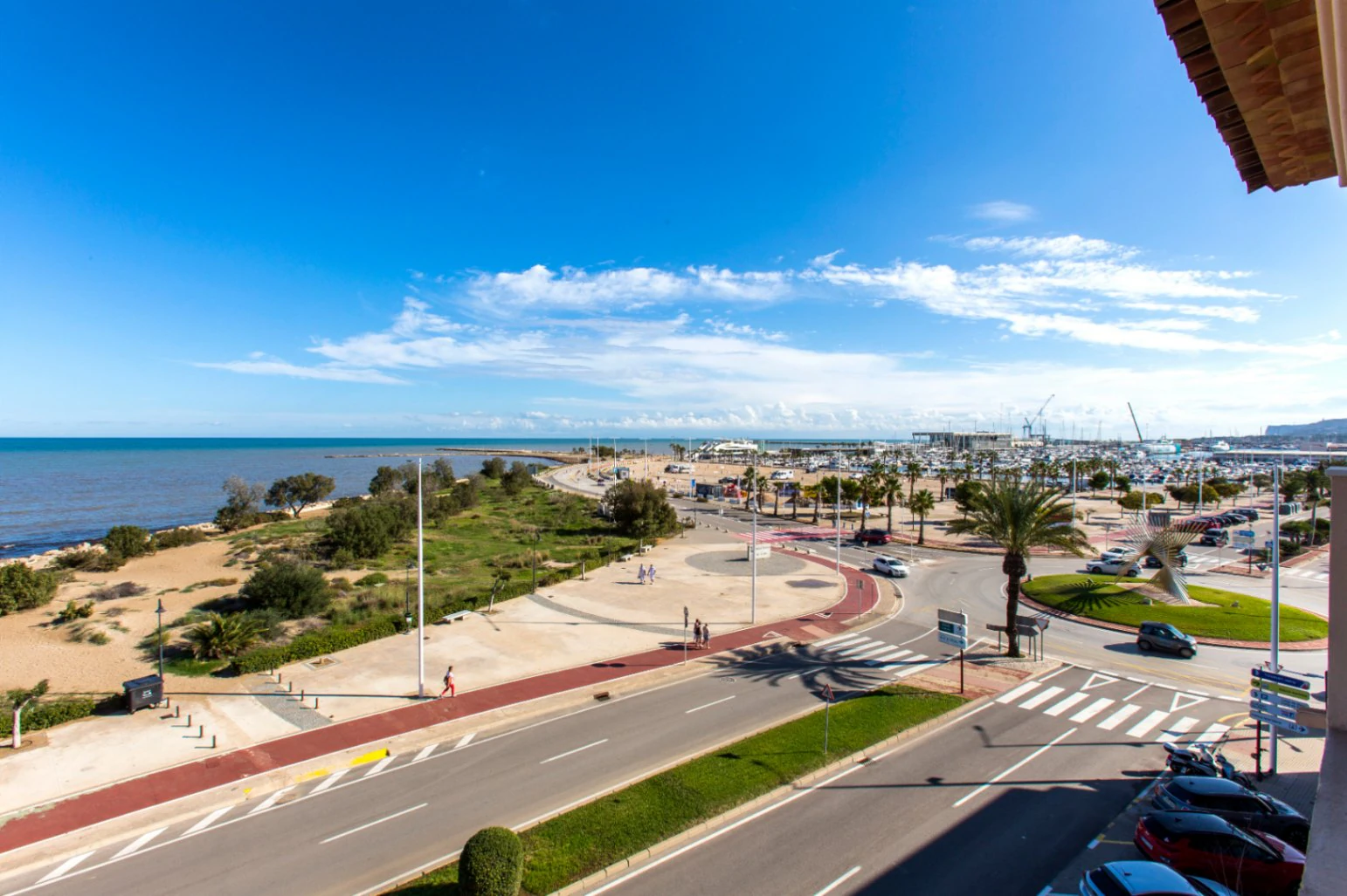 Ático Dúplex de 180 m² con Piscina Privada y Vistas Panorámicas al Mar y al Puerto de Dénia