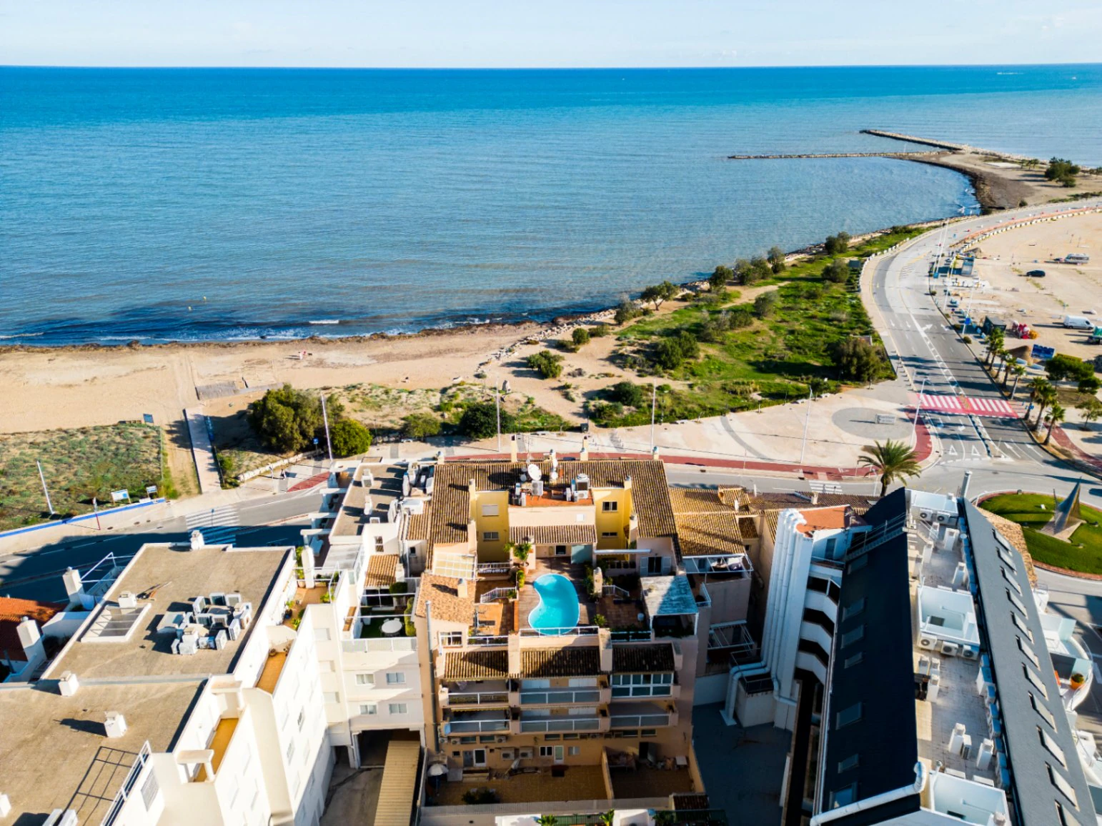 Ático Dúplex de 180 m² con Piscina Privada y Vistas Panorámicas al Mar y al Puerto de Dénia