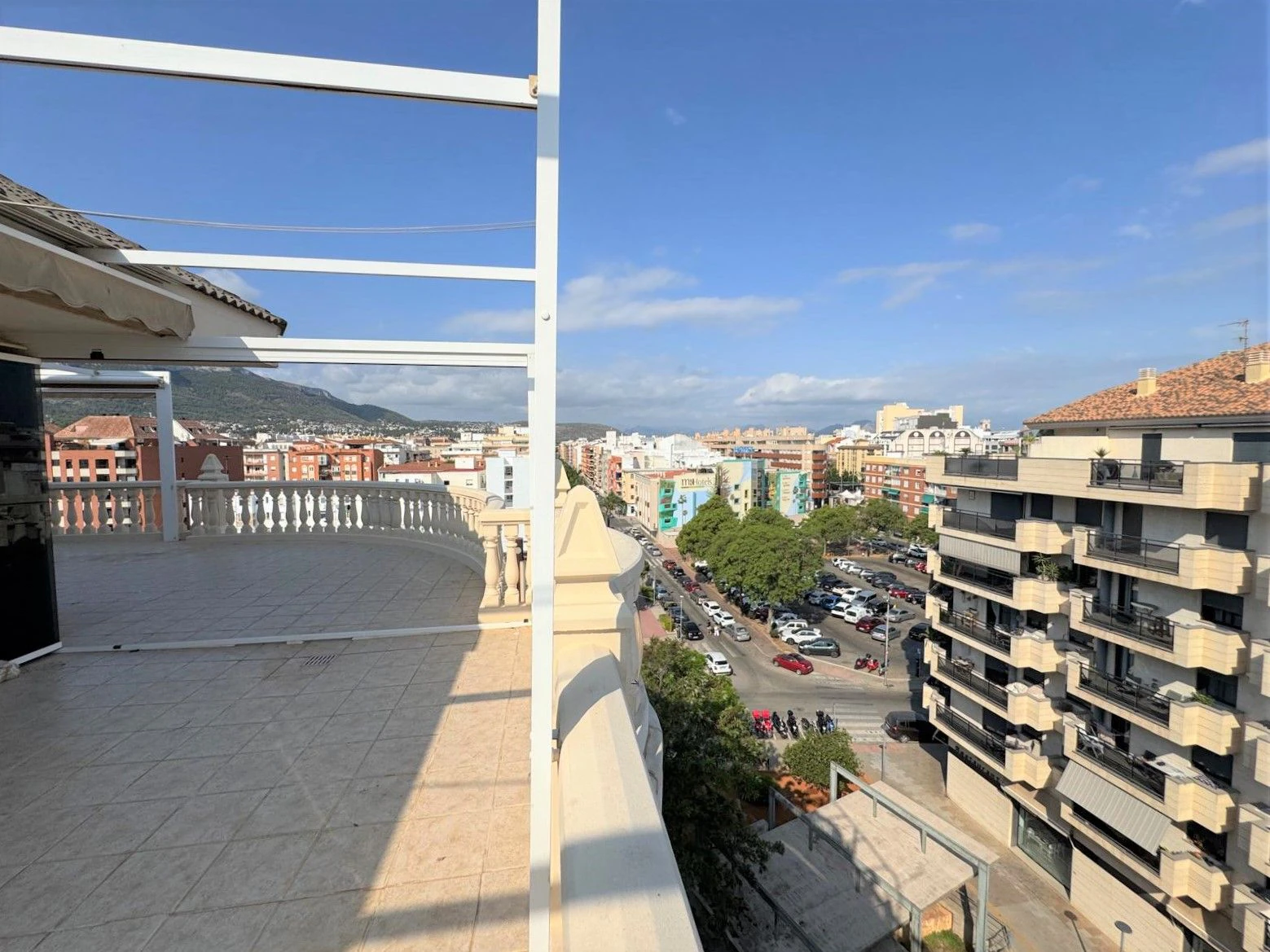 Ático dúplex con vistas al puerto en el corazón de Dénia