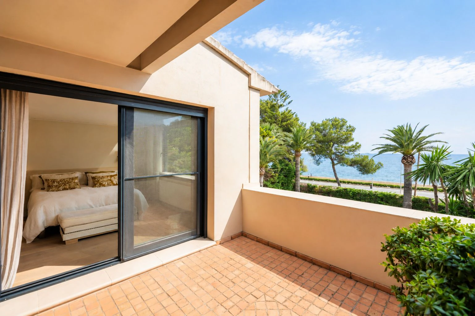 Villa exclusiva de estilo mediterráneo en primera línea en la Marineta Cassiana, Dénia