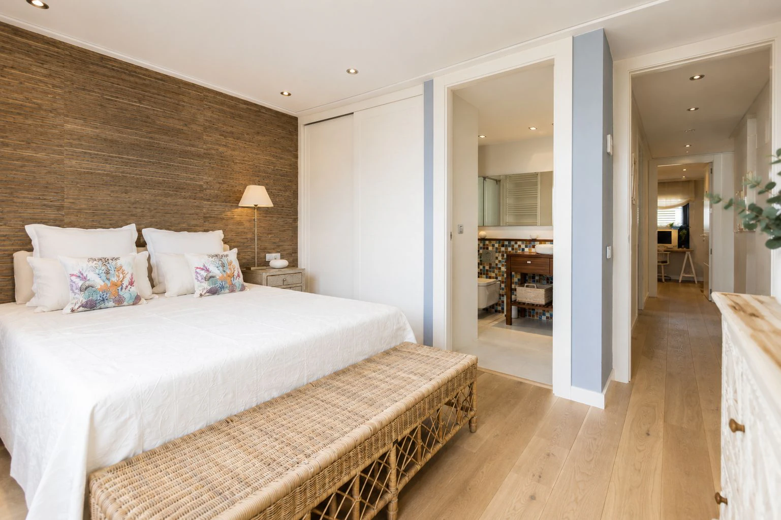 Villa exclusiva de estilo mediterráneo en primera línea en la Marineta Cassiana, Dénia