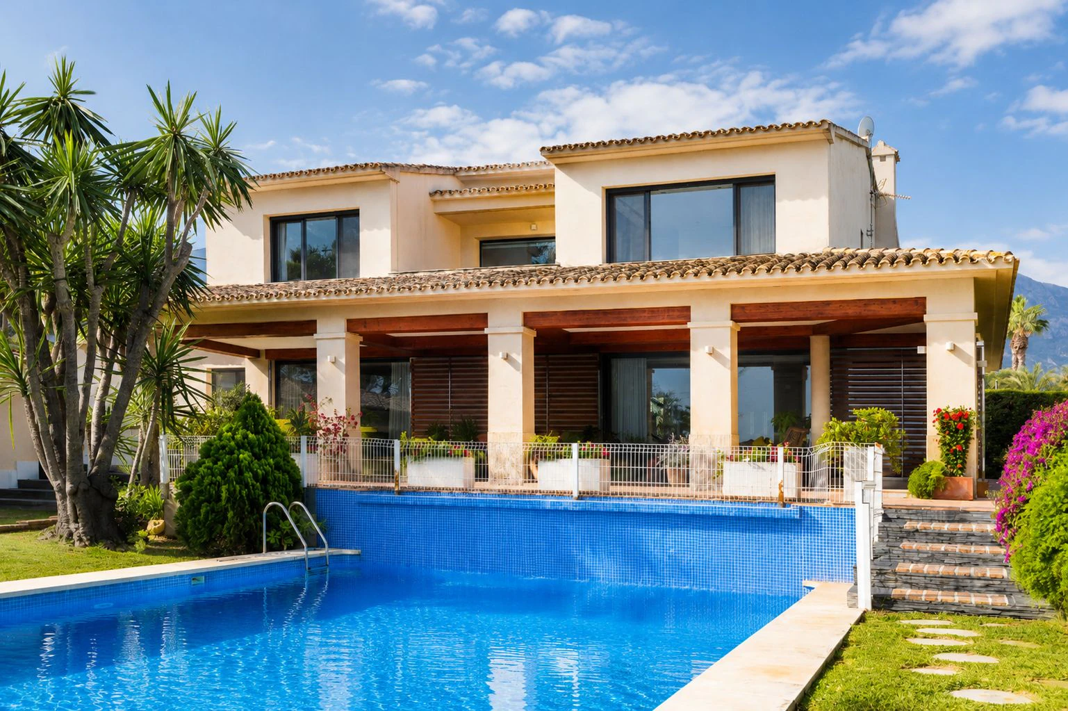 Villa exclusiva de estilo mediterráneo en primera línea en la Marineta Cassiana, Dénia