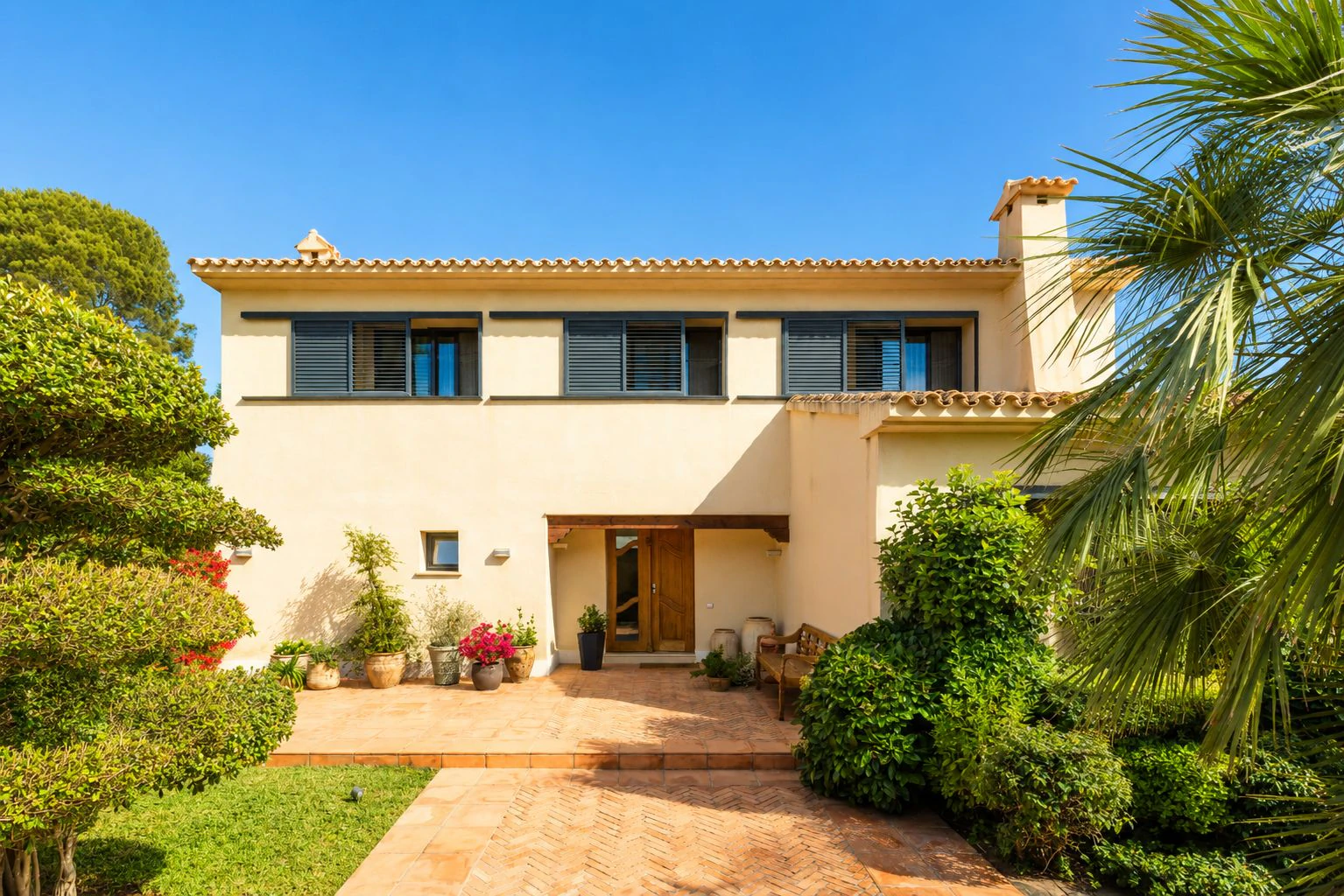 Villa exclusiva de estilo mediterráneo en primera línea en la Marineta Cassiana, Dénia