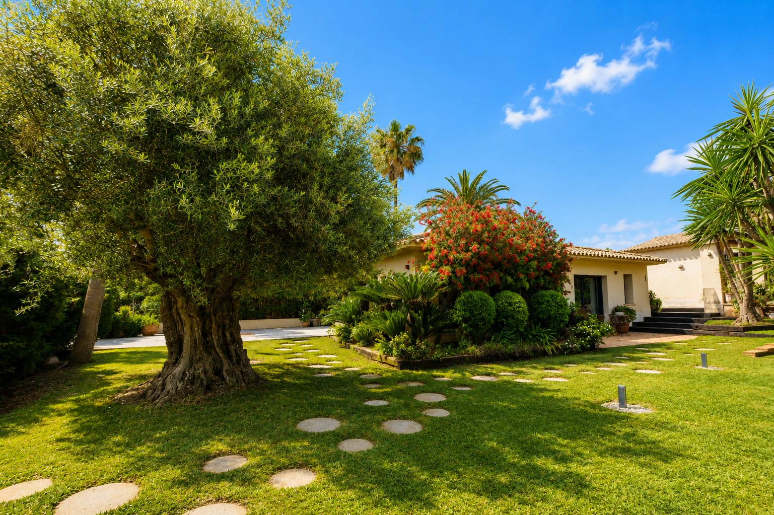 Villa exclusiva de estilo mediterráneo en primera línea en la Marineta Cassiana, Dénia
