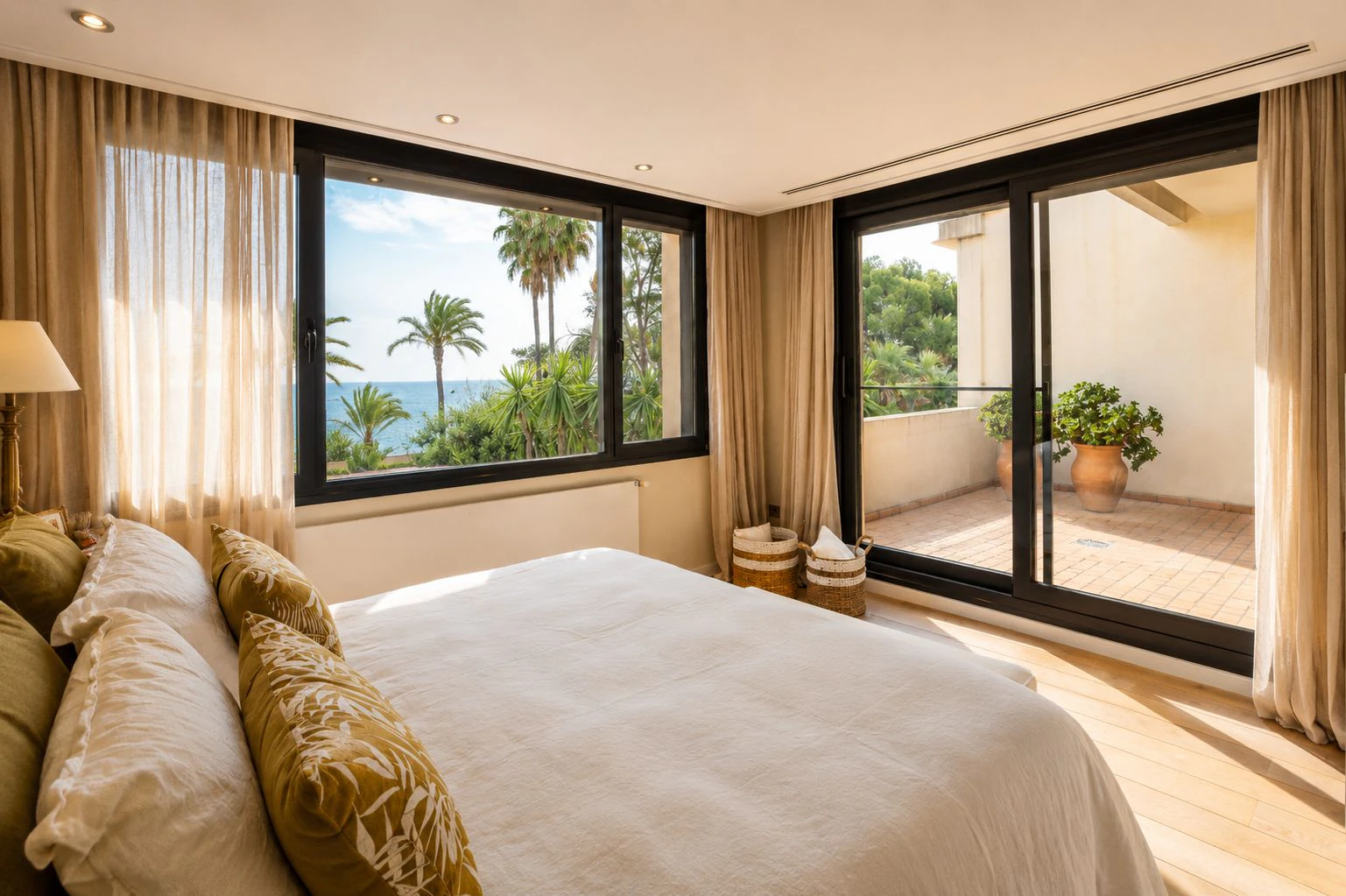Villa exclusiva de estilo mediterráneo en primera línea en la Marineta Cassiana, Dénia