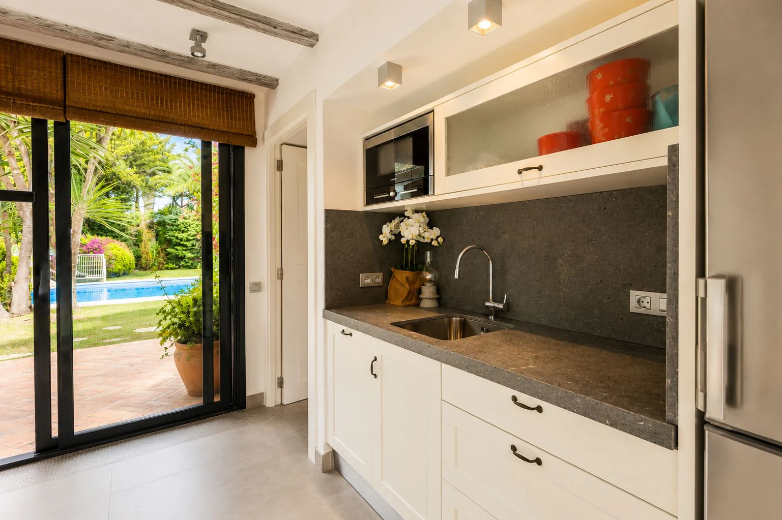 Villa exclusiva de estilo mediterráneo en primera línea en la Marineta Cassiana, Dénia