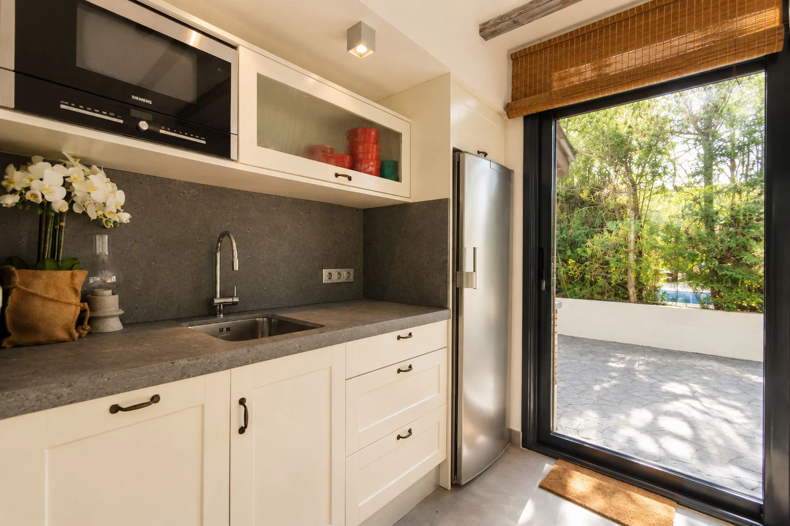 Villa exclusiva de estilo mediterráneo en primera línea en la Marineta Cassiana, Dénia