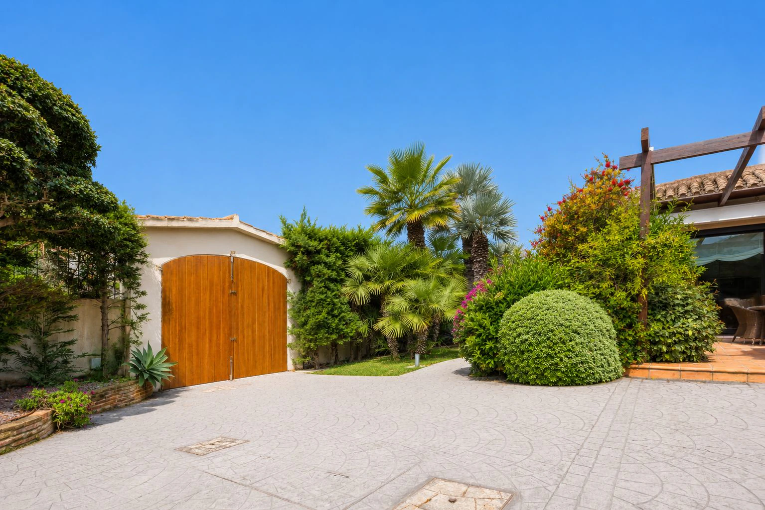 Villa exclusiva de estilo mediterráneo en primera línea en la Marineta Cassiana, Dénia