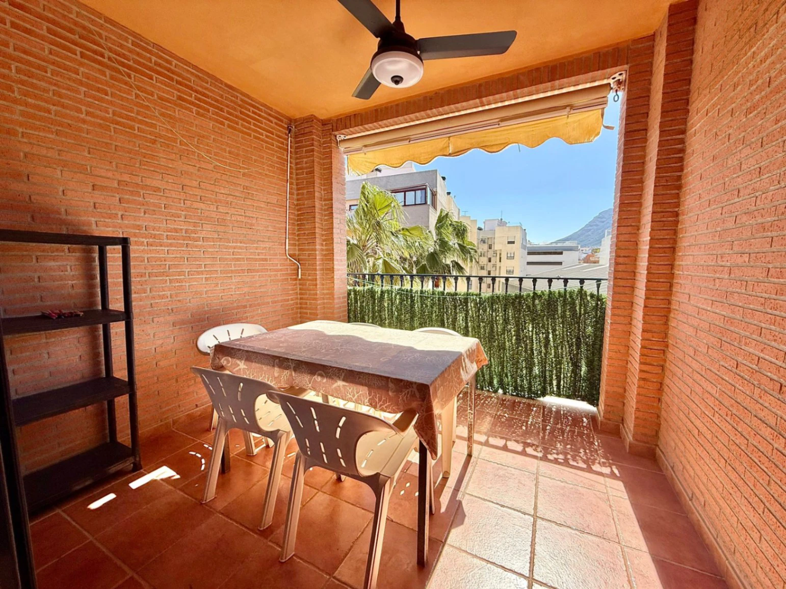 Apartamento de tres dormitorios en Denia, zona Miguel Hernandez