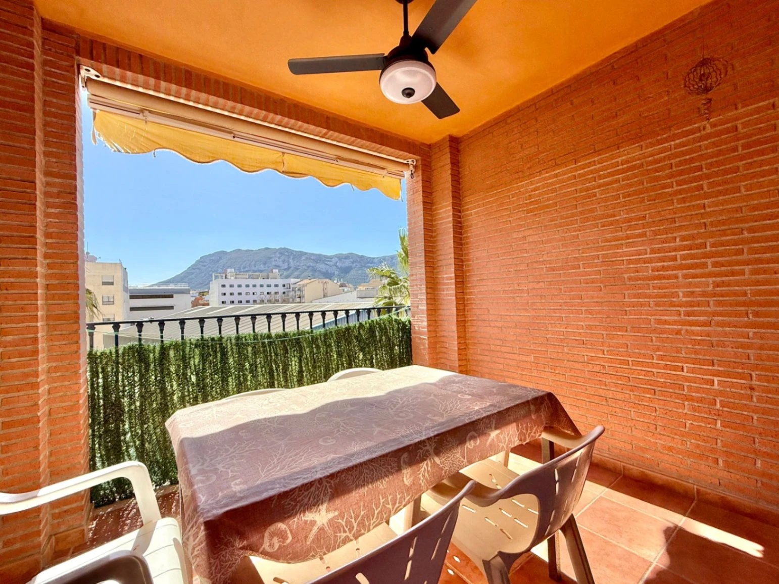 Apartamento de tres dormitorios en Denia, zona Miguel Hernandez