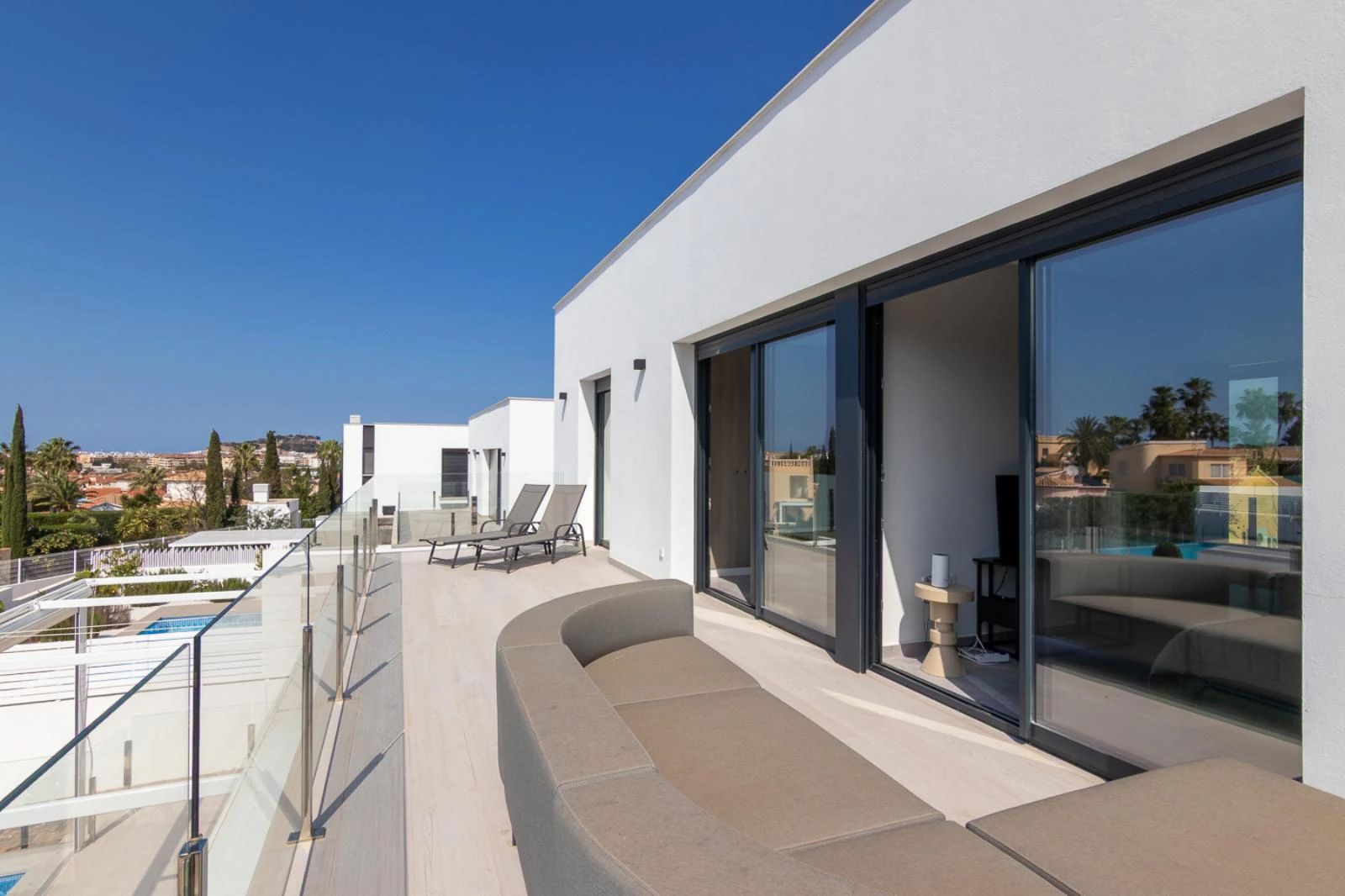 Moderne villa met zee en bergzicht in Dénia