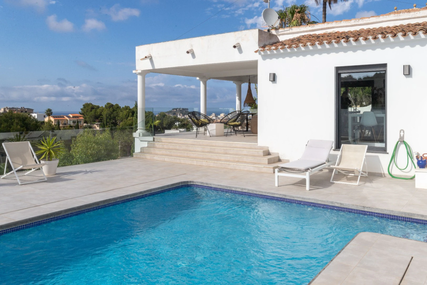 Villa moderna con vistas al mar