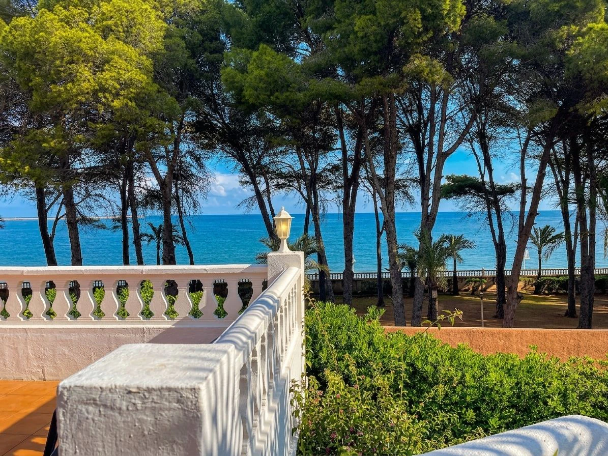 Villa en venta de 3 habitaciones en Las Rotas, Denia.