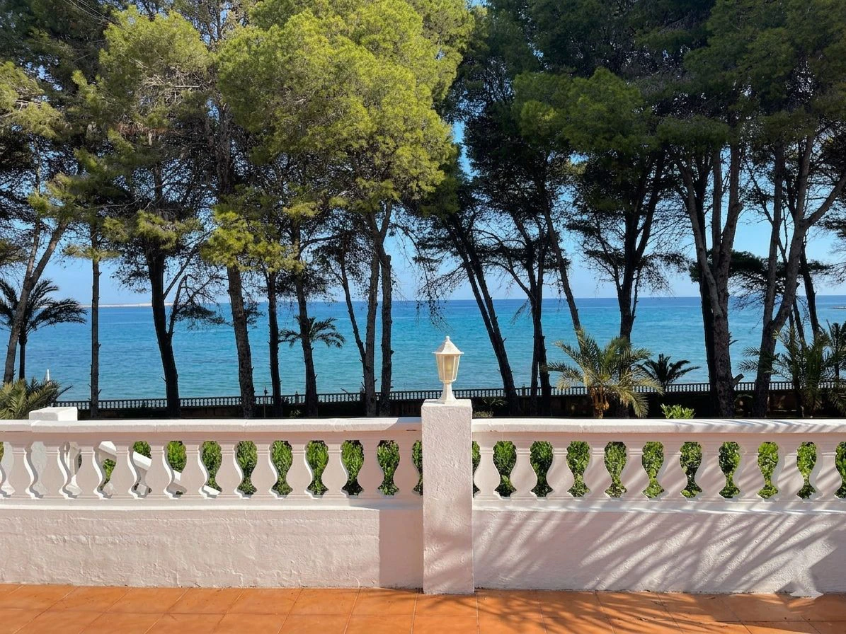 Villa en venta de 3 habitaciones en Las Rotas, Denia.