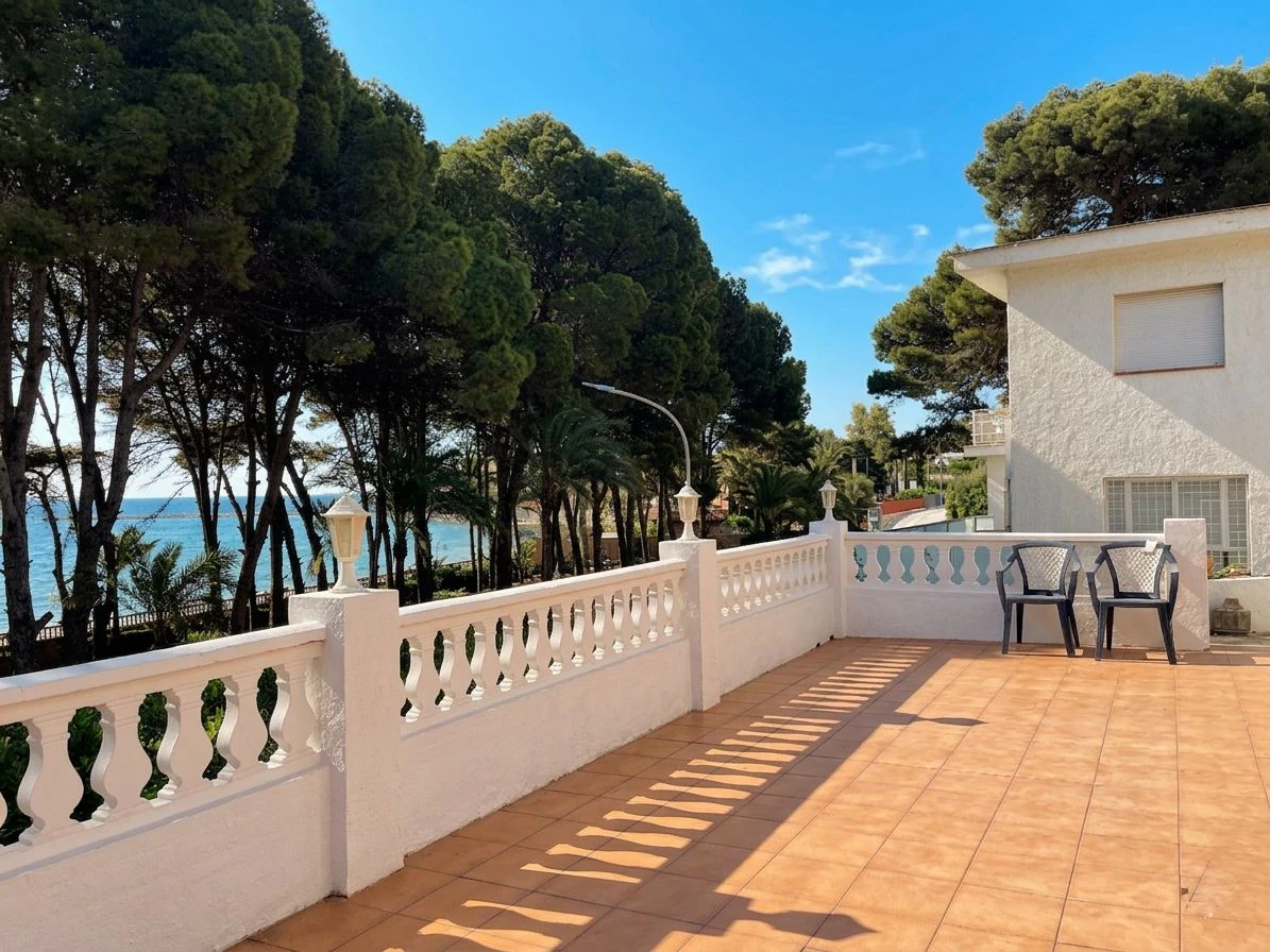 Villa en venta de 3 habitaciones en Las Rotas, Denia.