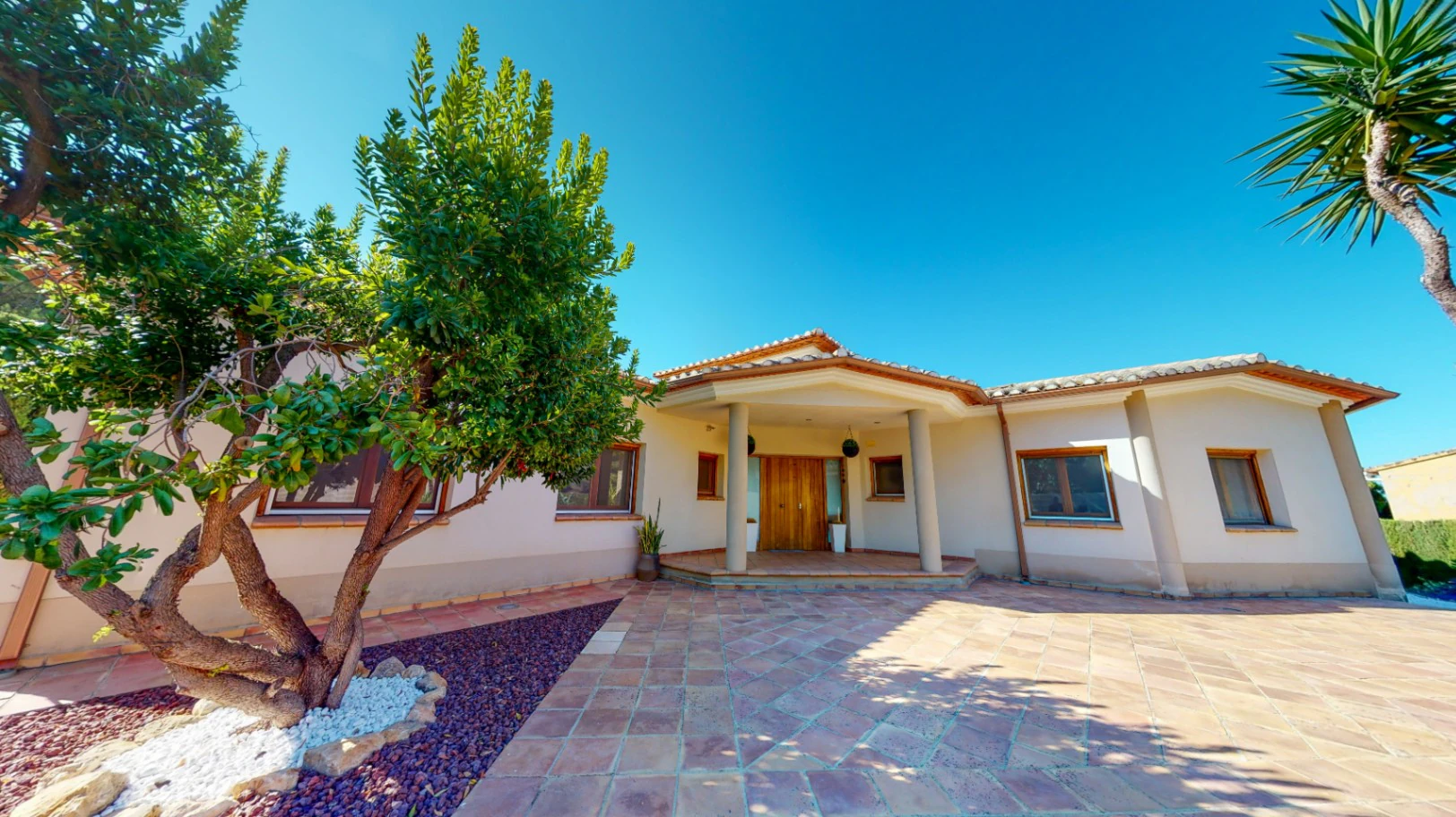 Exclusive Villa in Dénia with Sea and Mountain Views