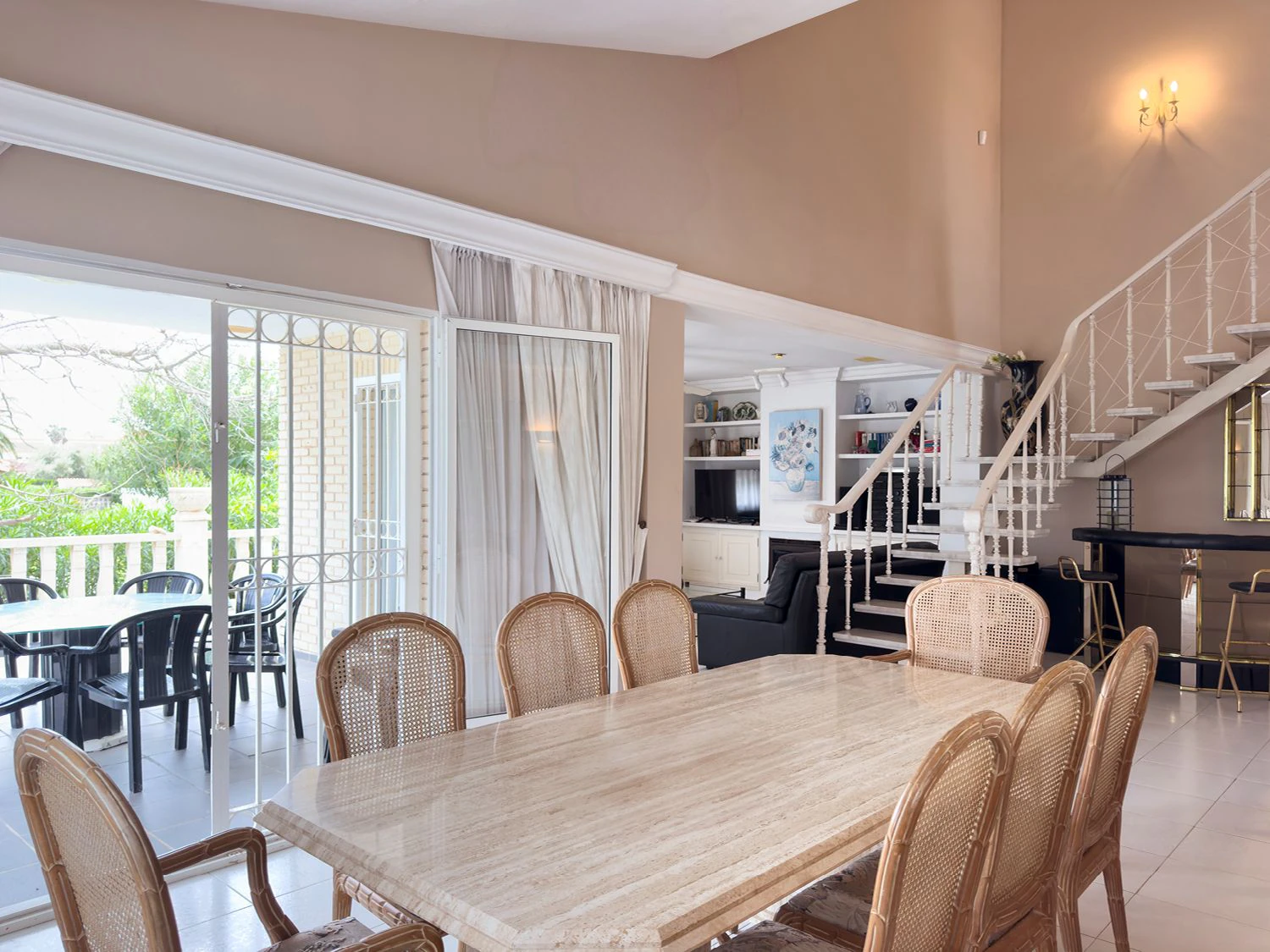 Fantástico chalet unifamiliar con piscina privada y amplias terrazas en Denia