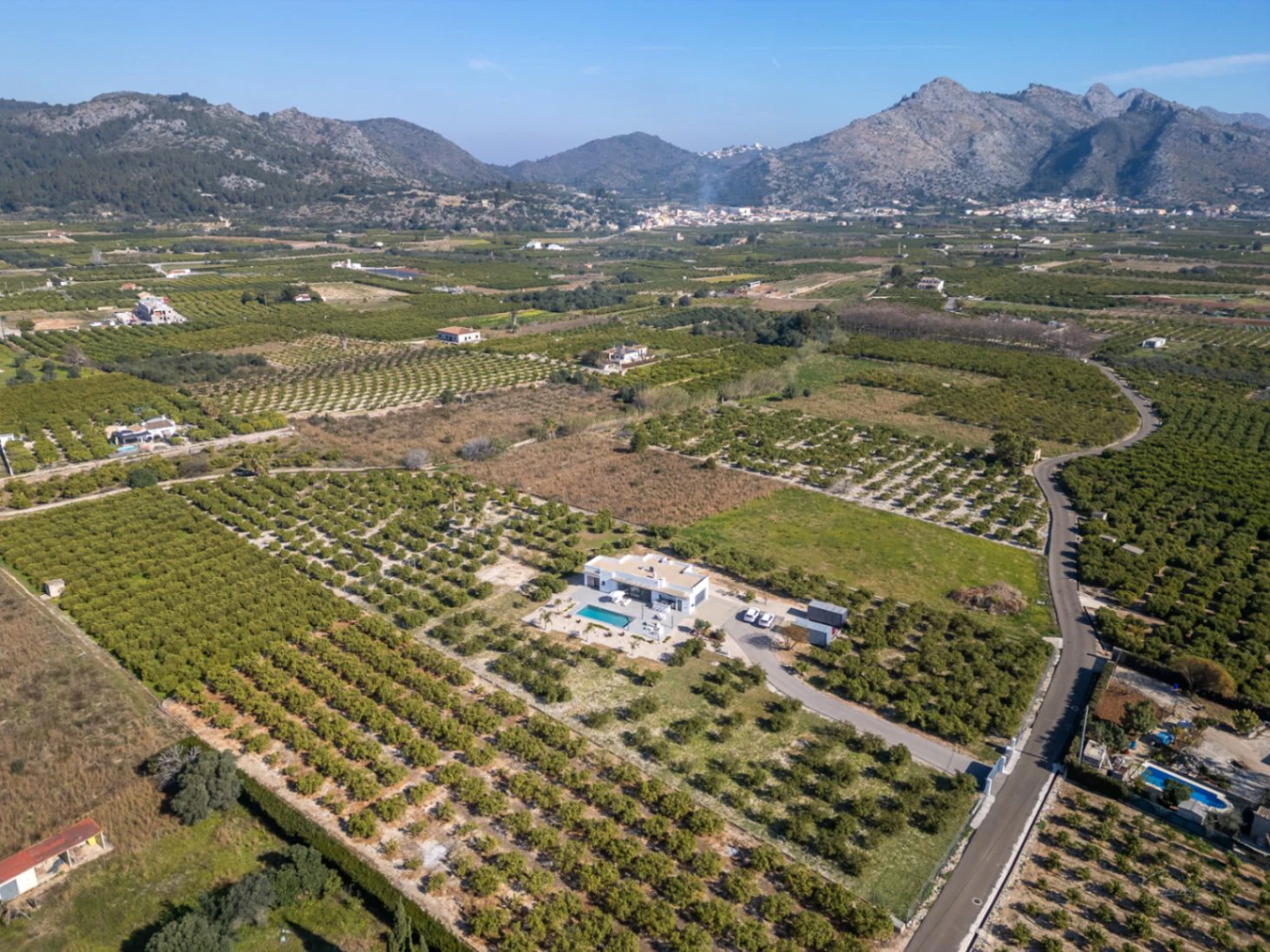 Villa de lujo contemporánea con privacidad absoluta y vistas al valle en un entorno natural excepcional
