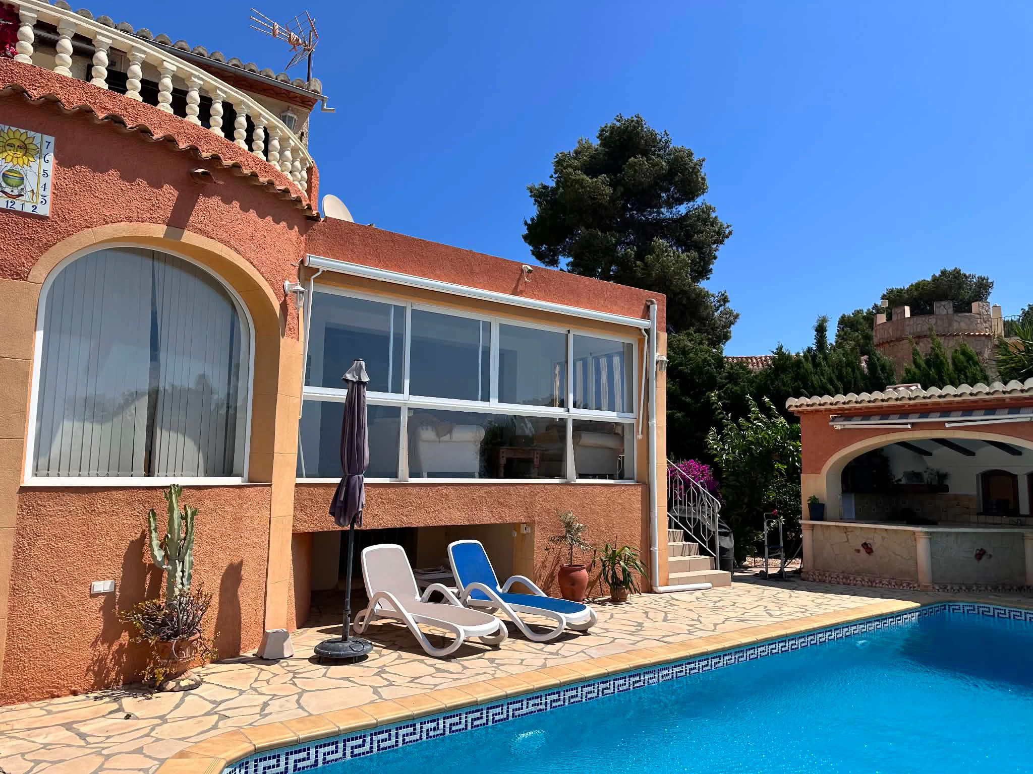 Exclusiva villa reformada con vistas al mar en Balcón al Mar, Jávea