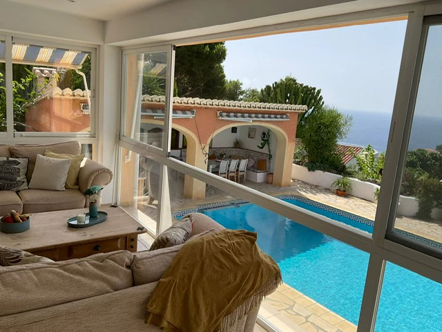 Exclusiva villa reformada con vistas al mar en Balcón al Mar, Jávea