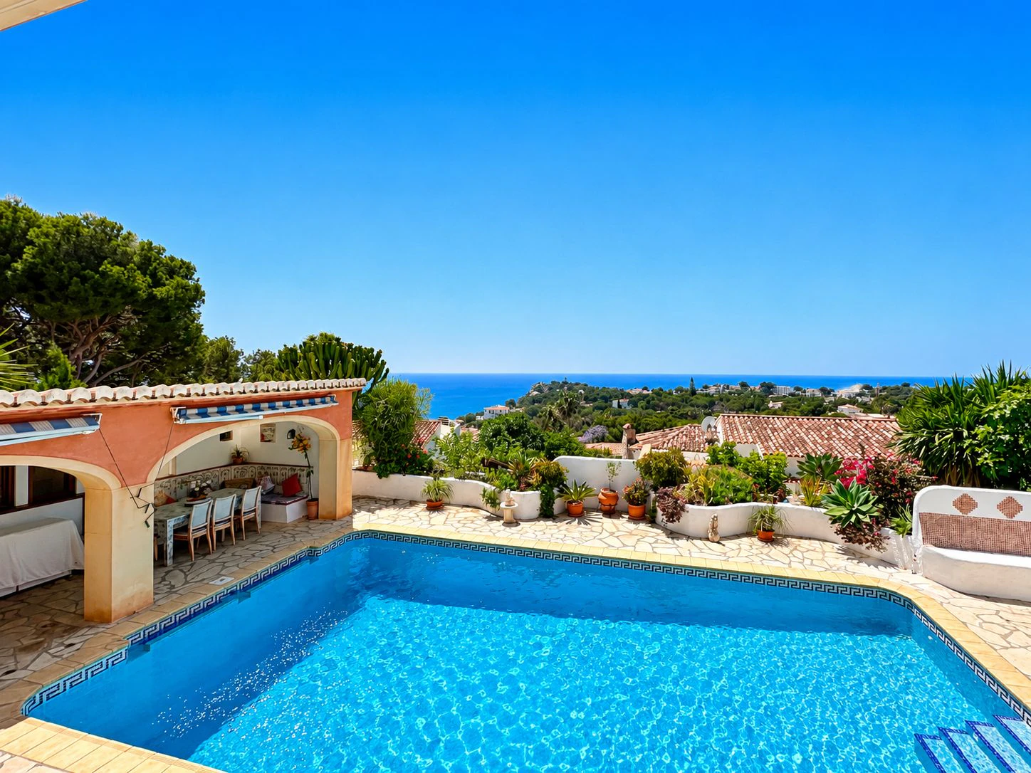 Exclusiva villa reformada con vistas al mar en Balcón al Mar, Jávea