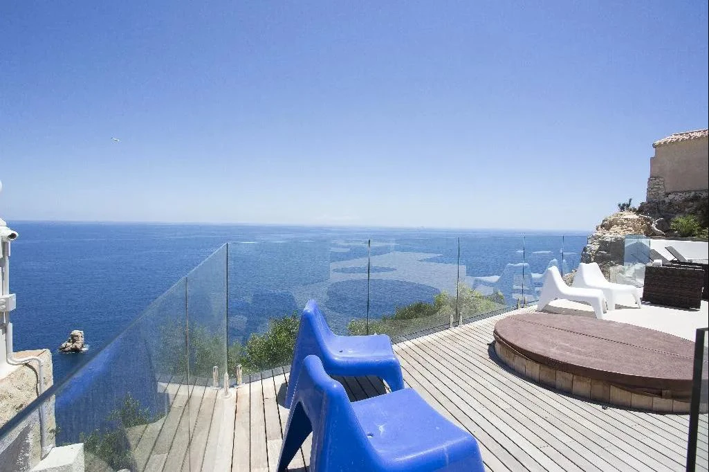 Lujosa Villa moderna en primera línea con impresionantes vistas al mar