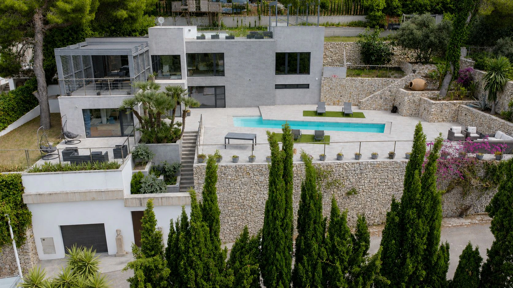 Impresionante villa moderna ubicada en la prestigiosa urbanización ( TOSALET )
