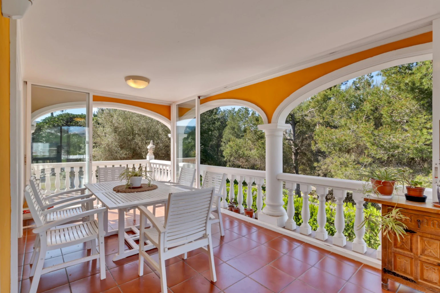 Villa en una excepcional zona tranquila, con vistas abiertas y gran potencial