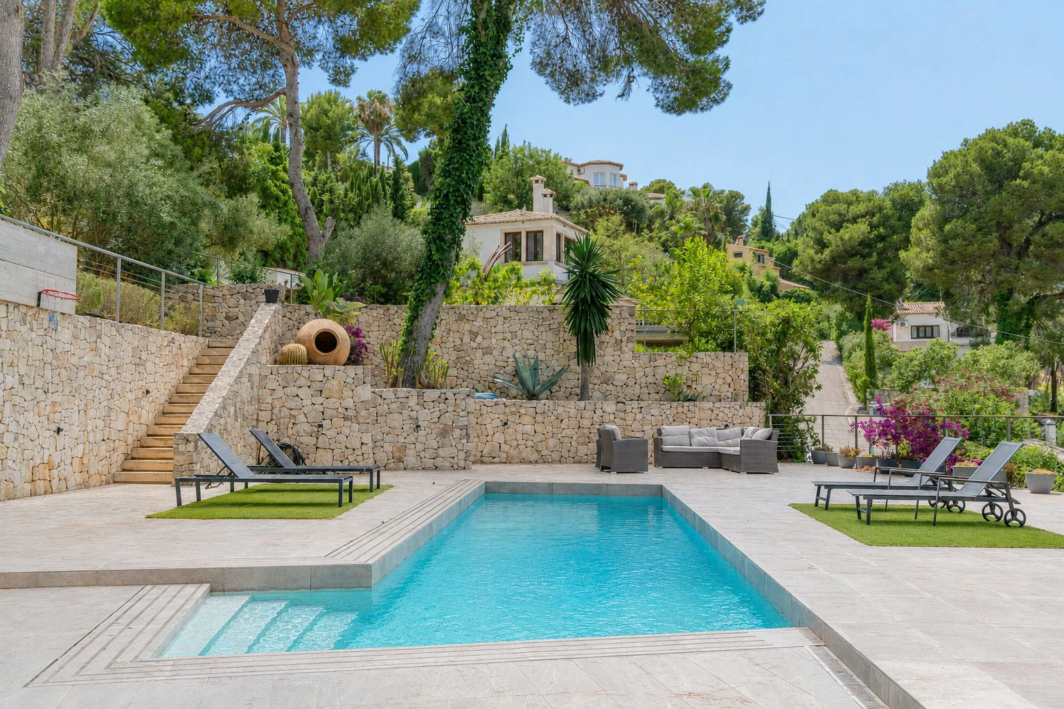 Impresionante villa moderna ubicada en la prestigiosa urbanización ( TOSALET )