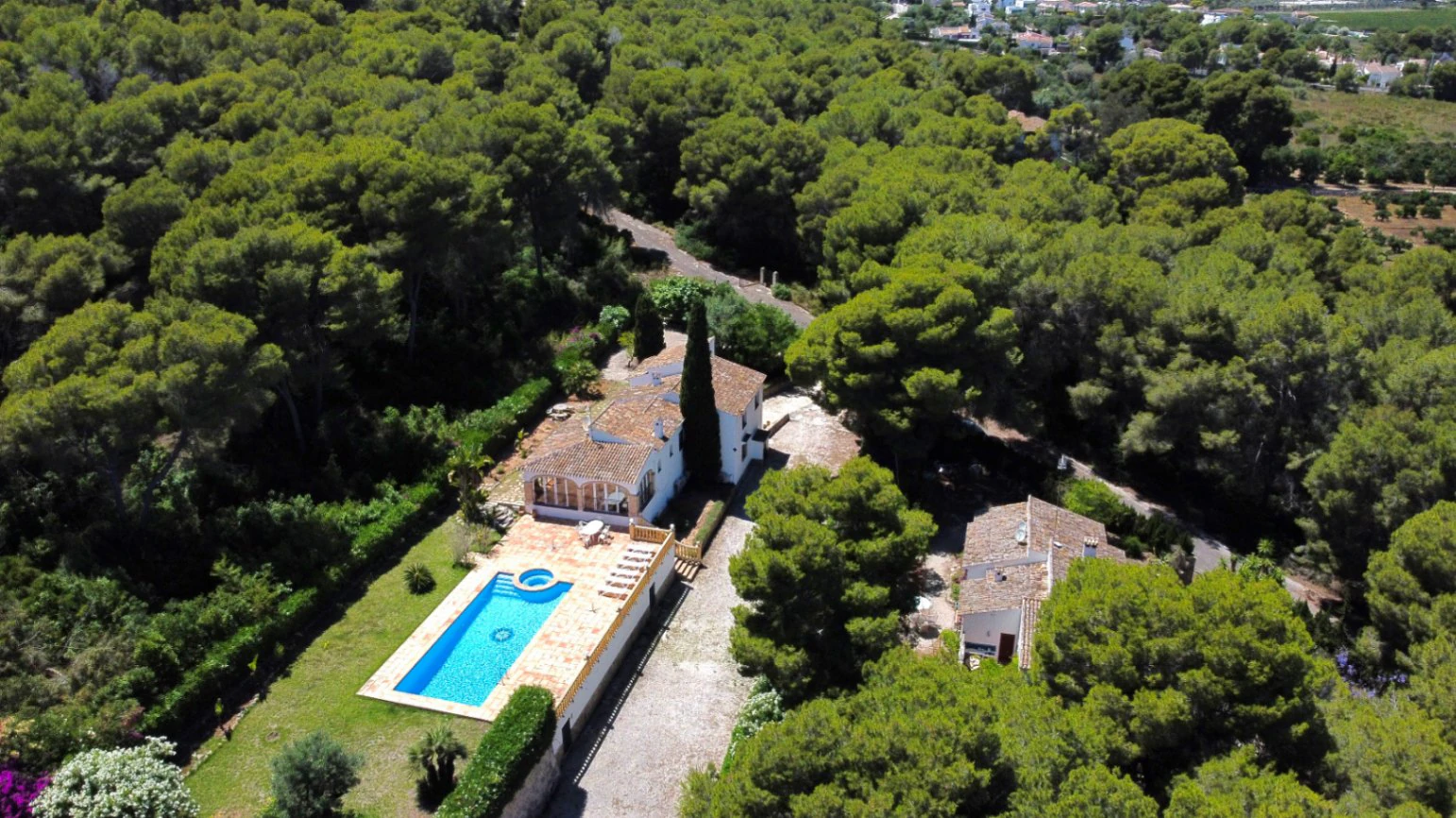 Propiedad con gran potencial de ampliación en una tranquila zona de Jávea