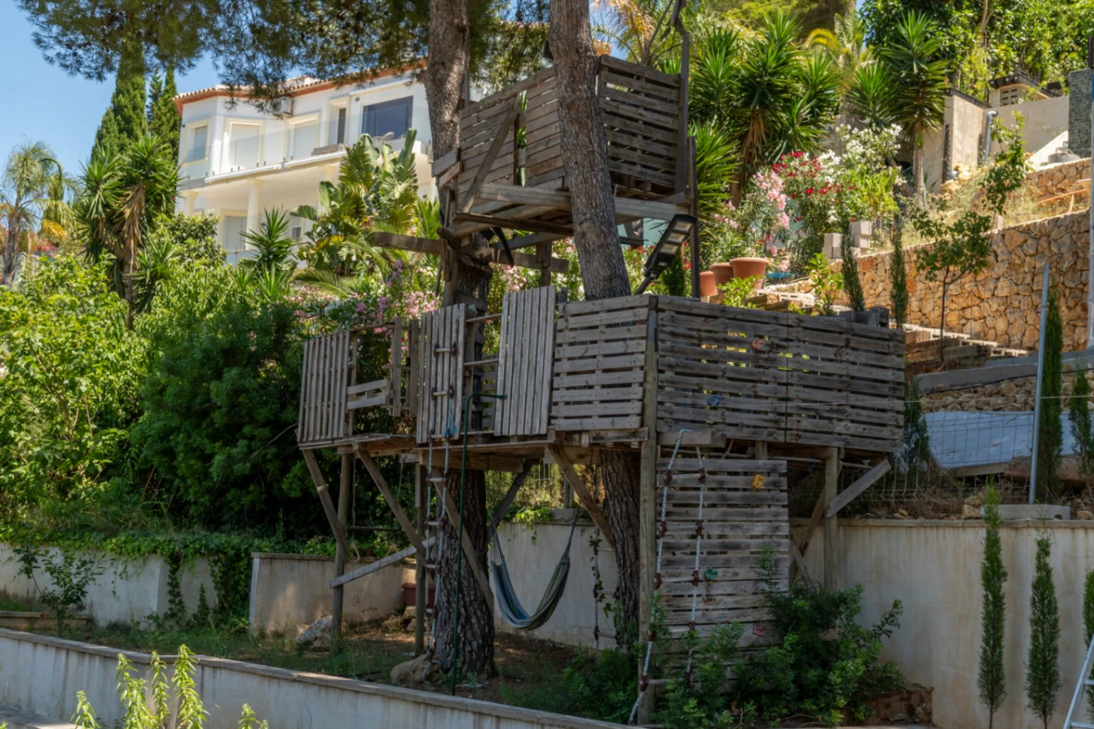 Impresionante villa moderna ubicada en la prestigiosa urbanización ( TOSALET )