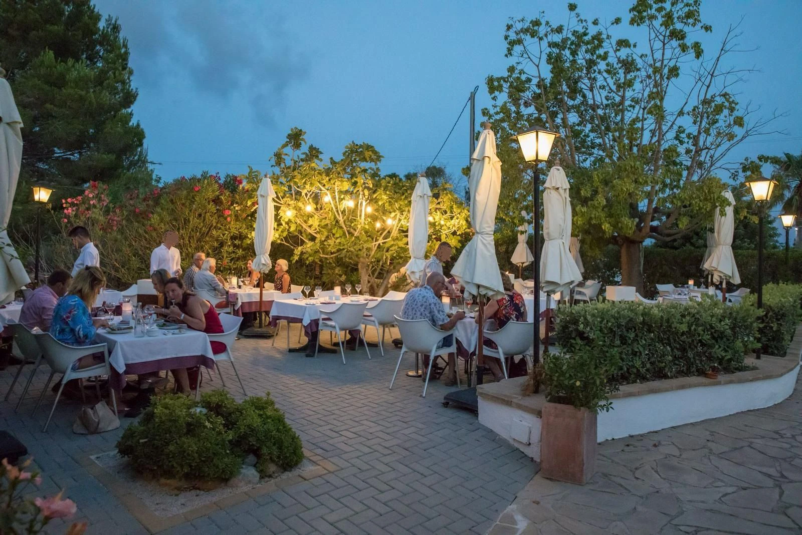 Restaurante consolidado + vivienda arriba – Jávea (Costa Blanca Norte)