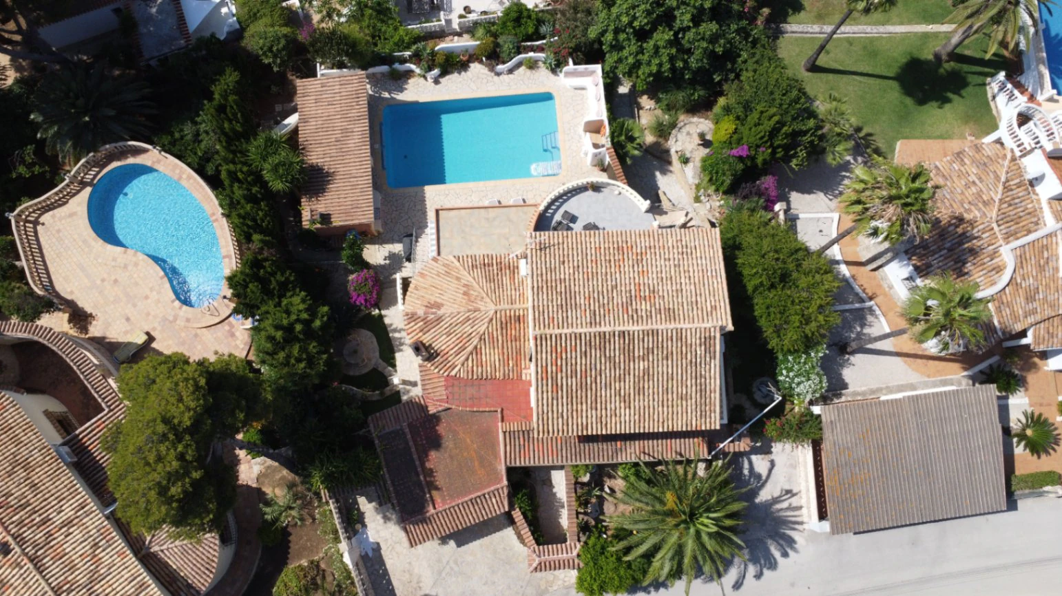 Exclusive reformed villa with sea views in Balcón al Mar, Jávea. - Imagen 1