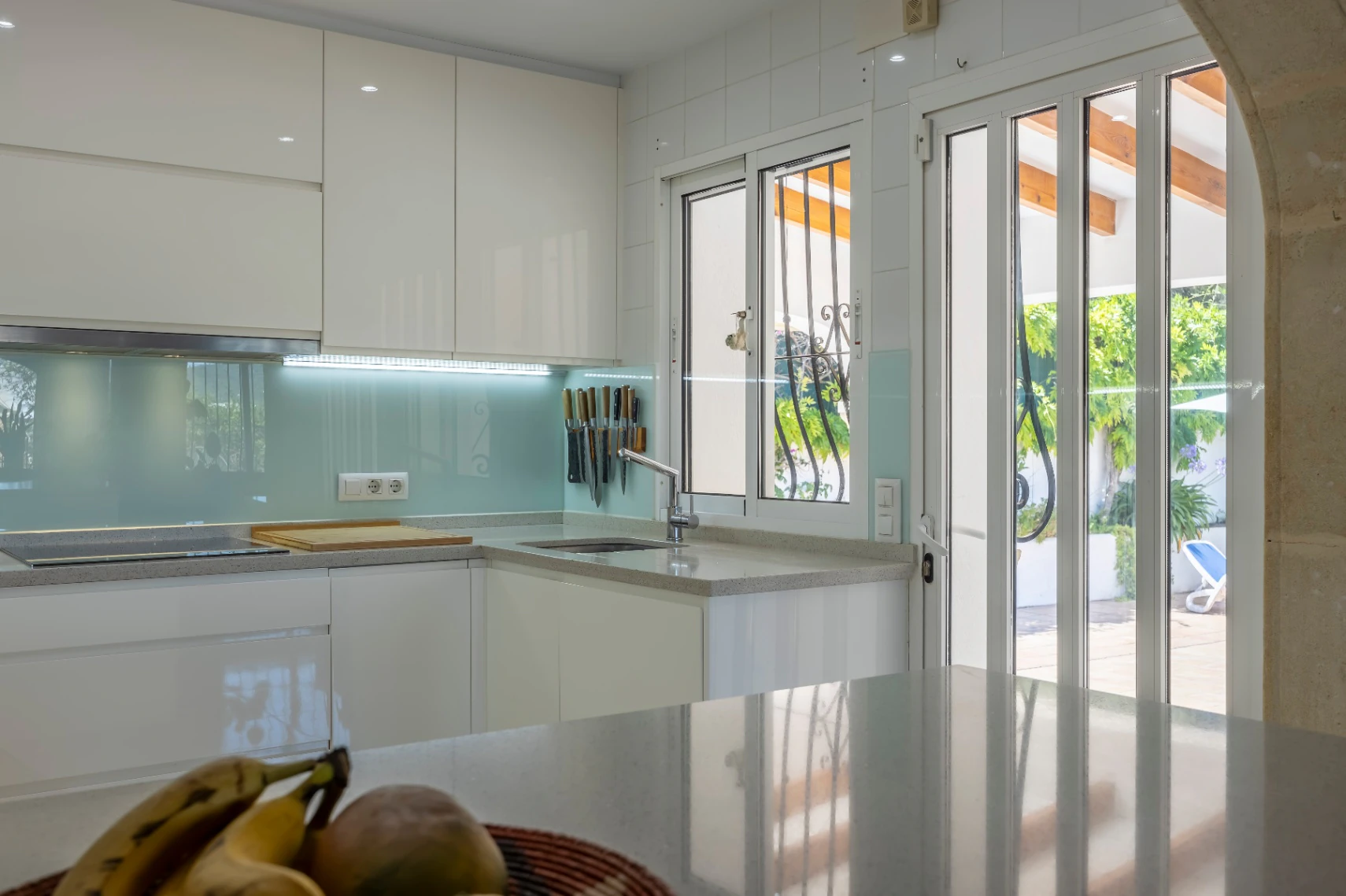 Mediterranean villa with pool, independent studio, and panoramic views in Benitachell. - Imagen 21