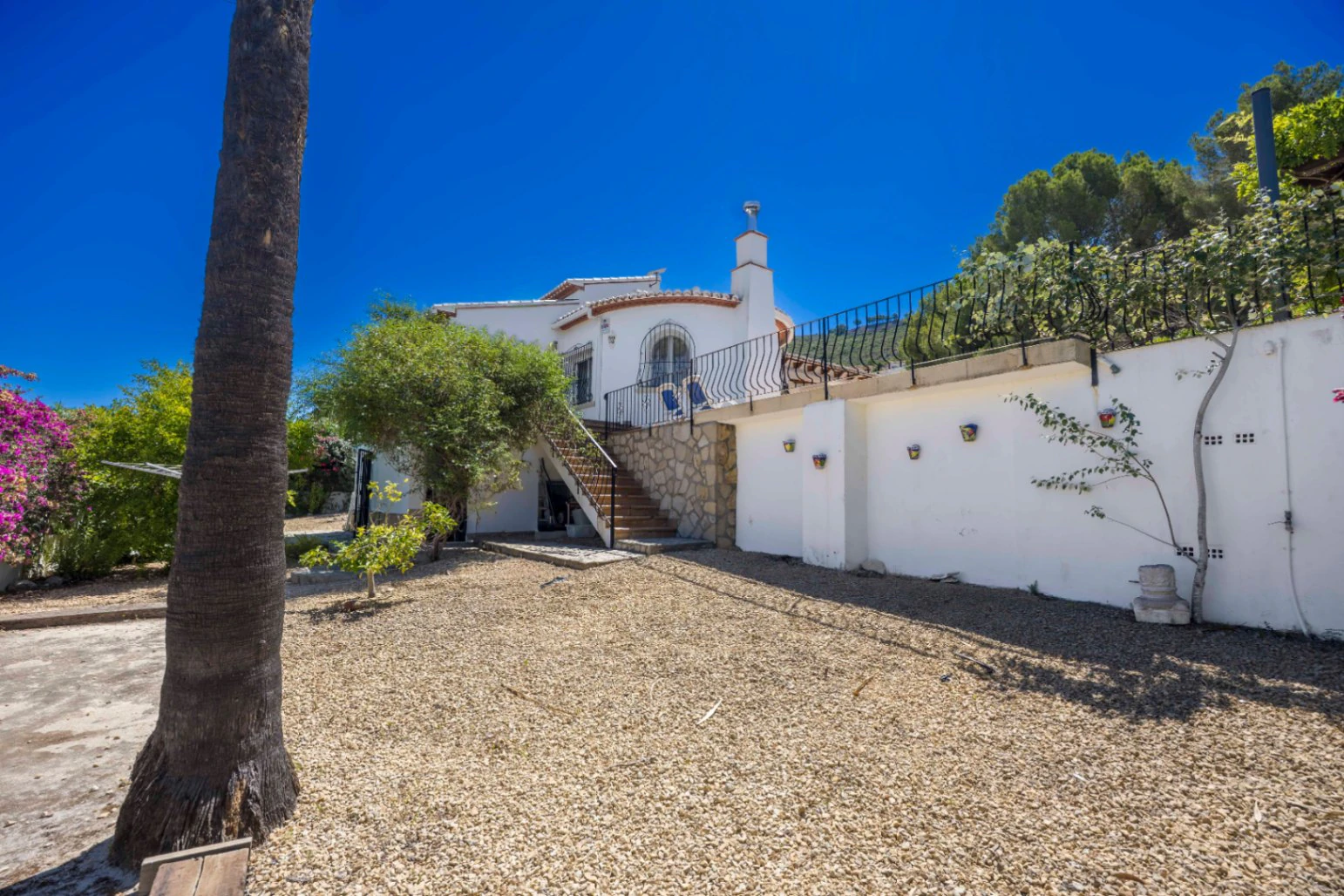 Mediterranean villa with pool, independent studio, and panoramic views in Benitachell. - Imagen 33