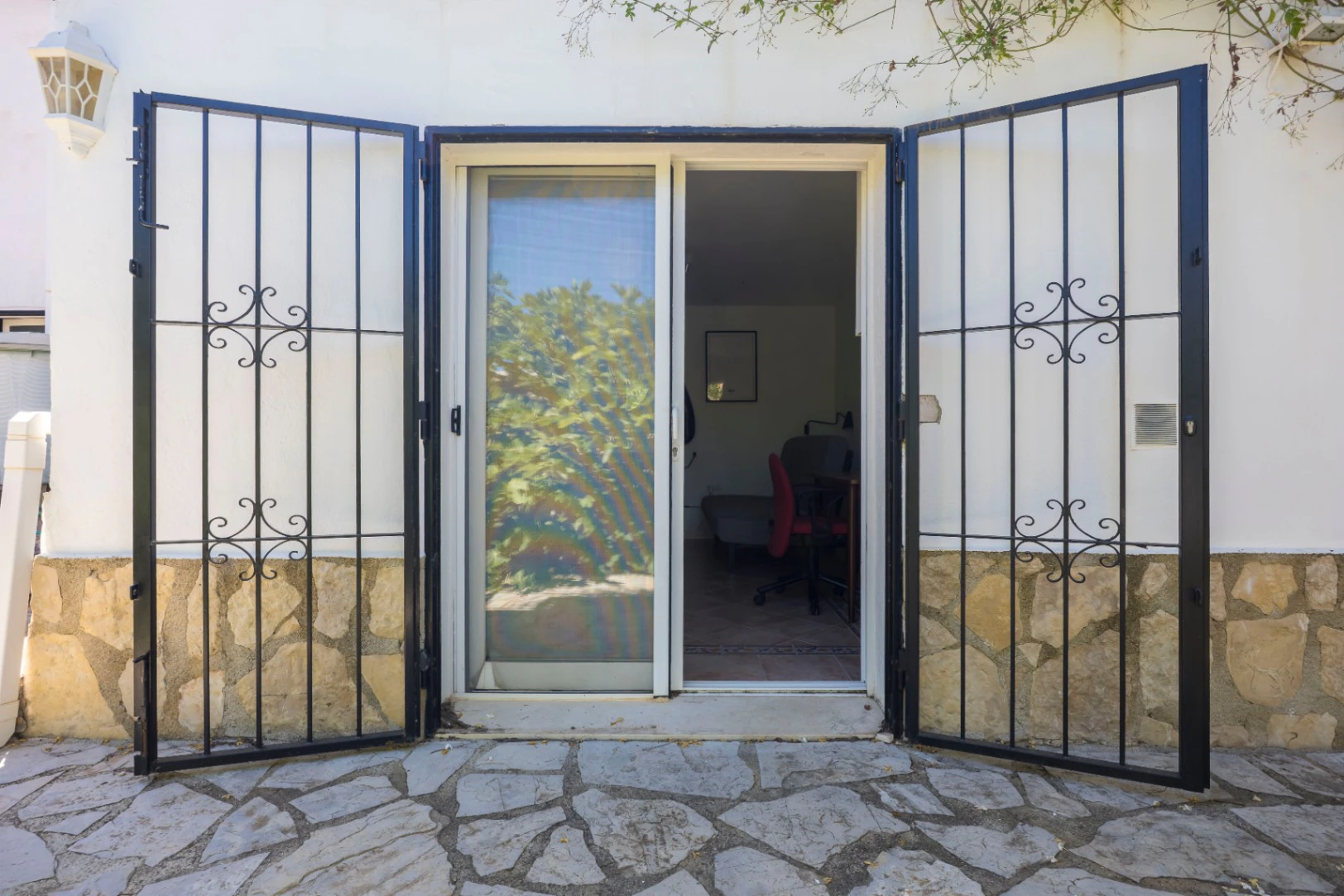 Mediterranean villa with pool, independent studio, and panoramic views in Benitachell. - Imagen 36