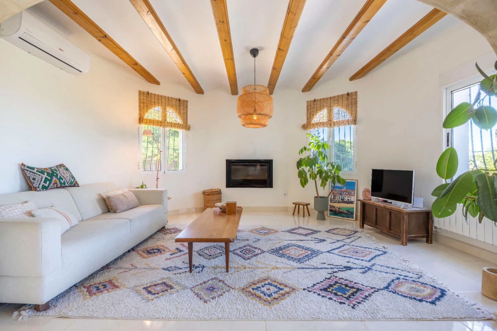 Mediterranean villa with pool, independent studio, and panoramic views in Benitachell. - Imagen 9