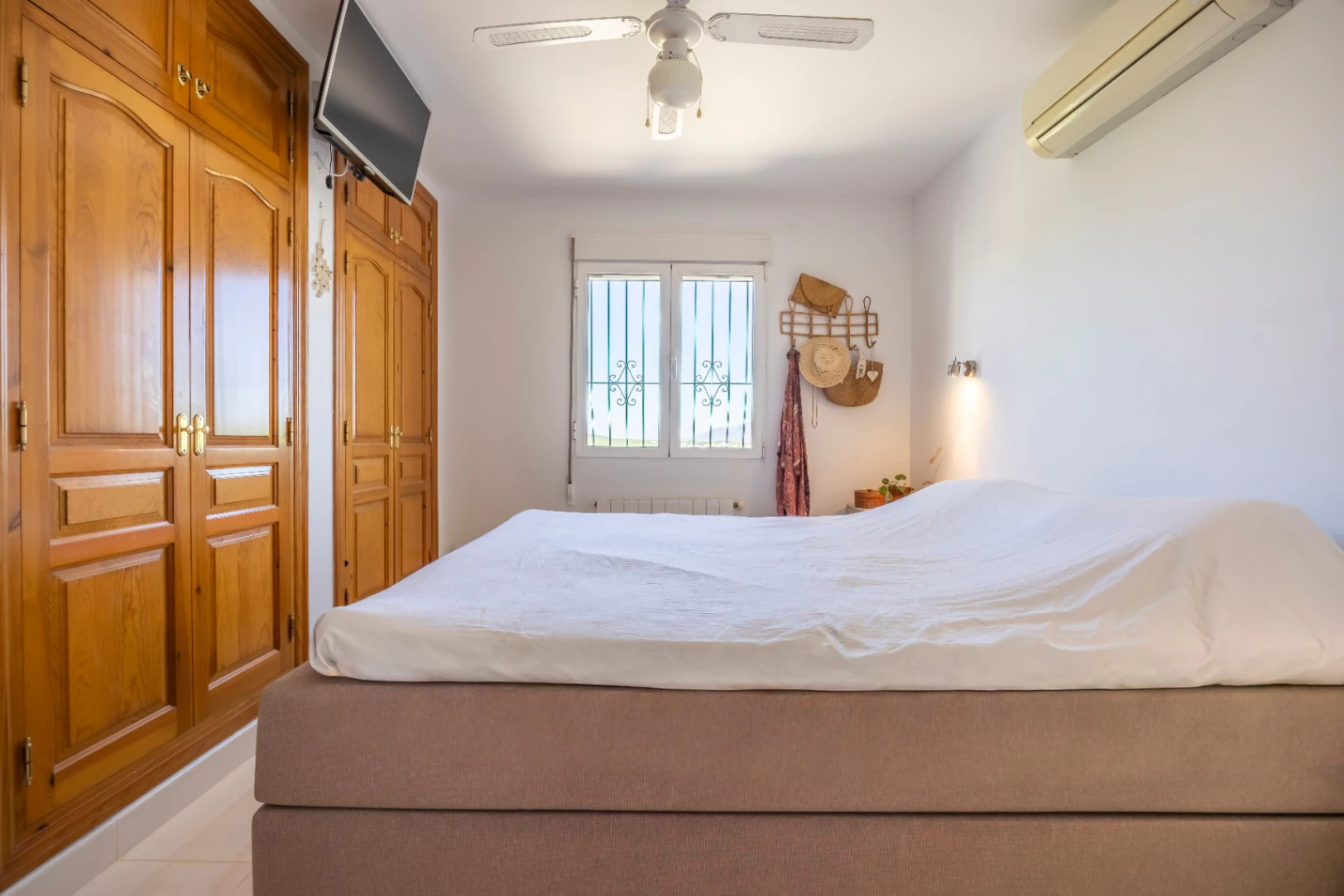 Mediterranean villa with pool, independent studio, and panoramic views in Benitachell. - Imagen 24