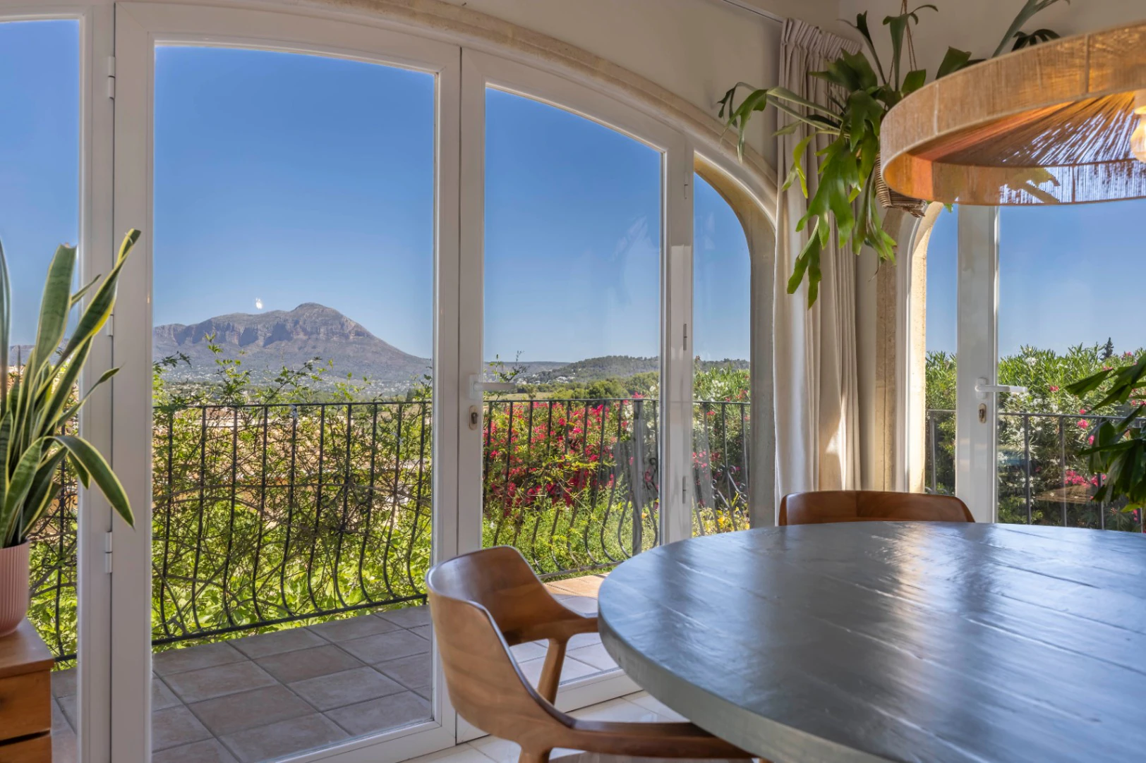 Mediterranean villa with pool, independent studio, and panoramic views in Benitachell. - Imagen 15