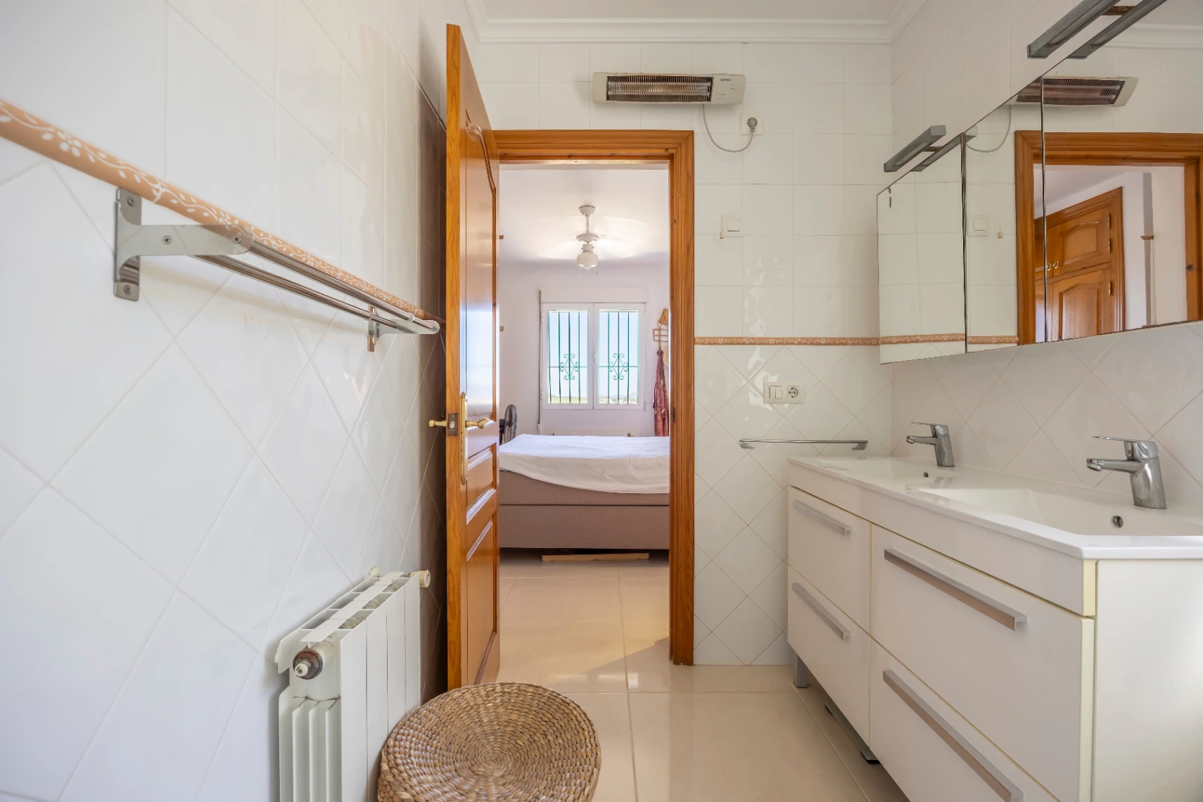 Mediterranean villa with pool, independent studio, and panoramic views in Benitachell. - Imagen 25