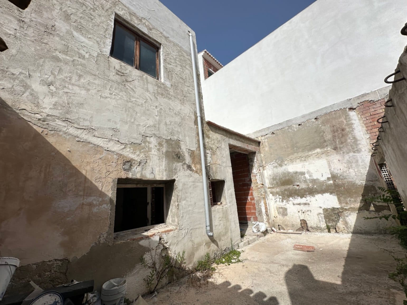 Amplia casa de pueblo en el centro de Teulada – 230 m² con gran patio interior y múltiples posibilidades