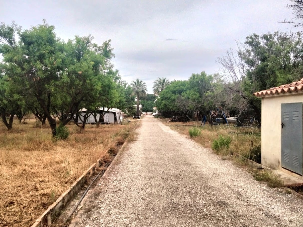 Villa de 9 habitaciones en más de 9,000 m² cerca del centro de Denia con piscina y instalaciones ecuestres.