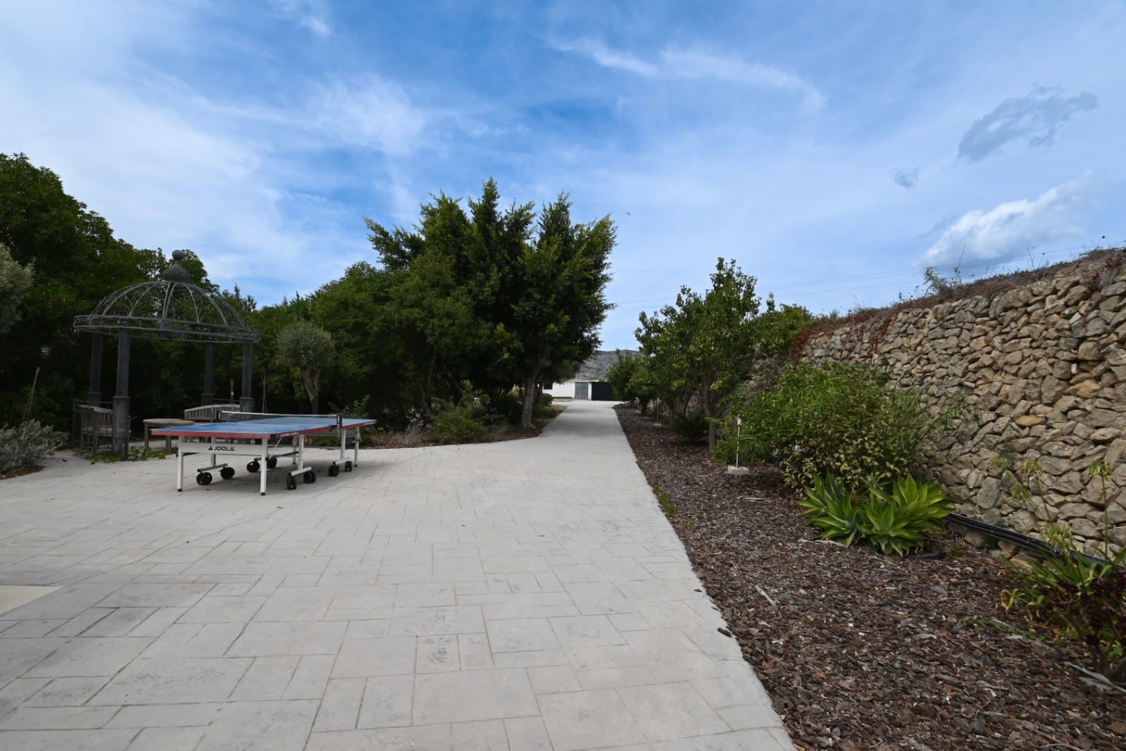 Encantadora Villa Mediterránea con Vistas al Mar, Amplia Piscina Cubierta y Jardín – Teulada