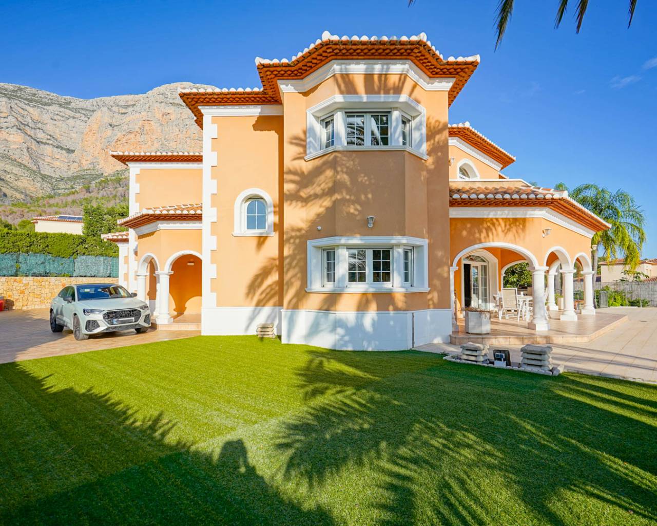 ESPECTACULAR CHALET EN EL MONTGÓ