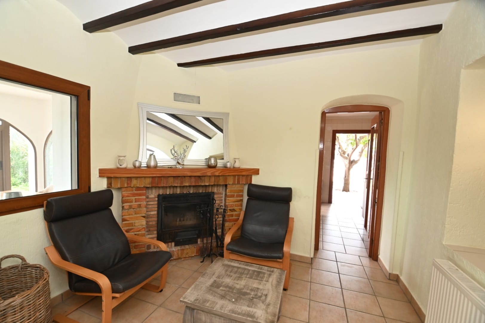 Encantadora Villa Mediterránea con Vistas al Mar, Amplia Piscina Cubierta y Jardín – Teulada