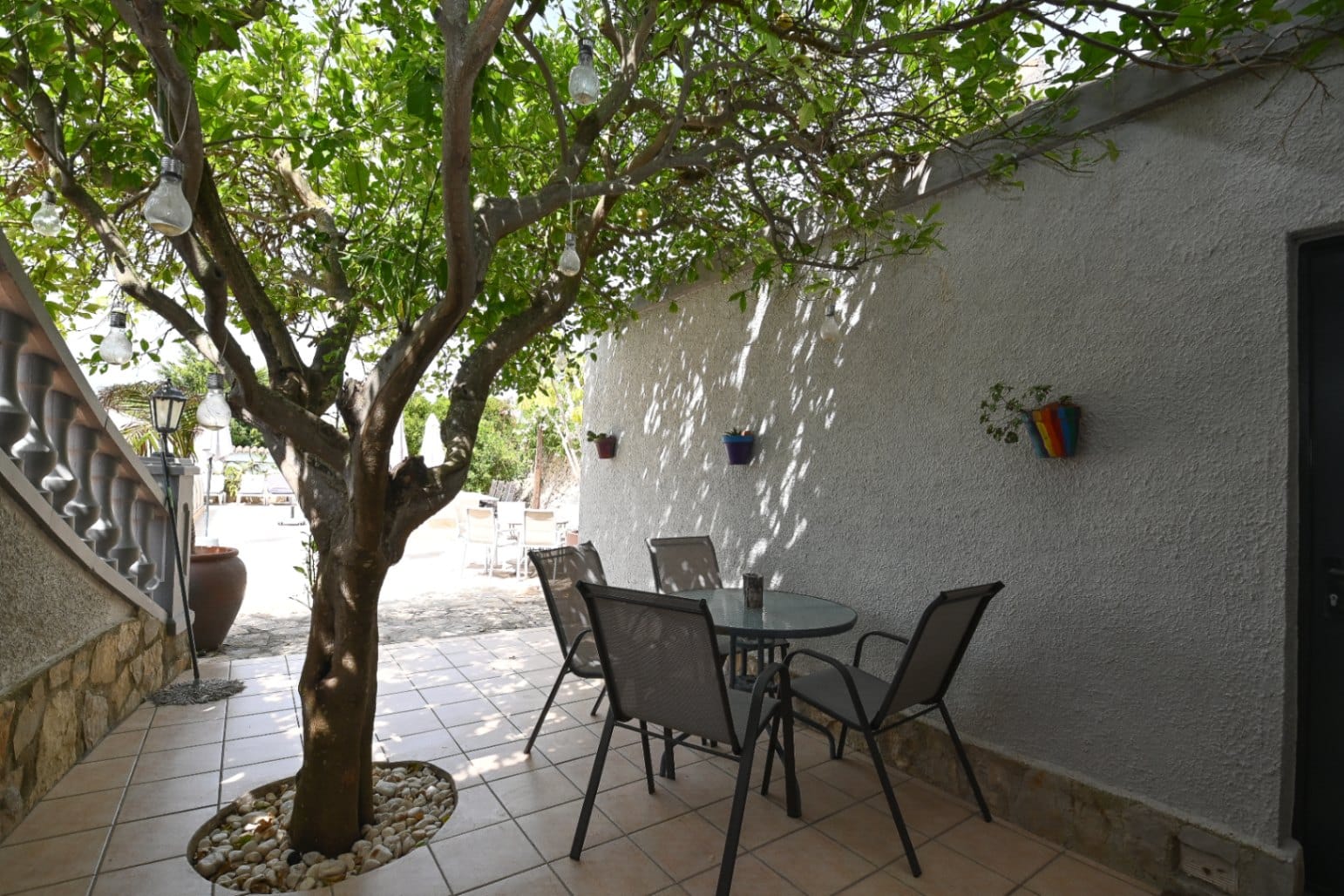 Encantadora Villa Mediterránea con Vistas al Mar, Amplia Piscina Cubierta y Jardín – Teulada