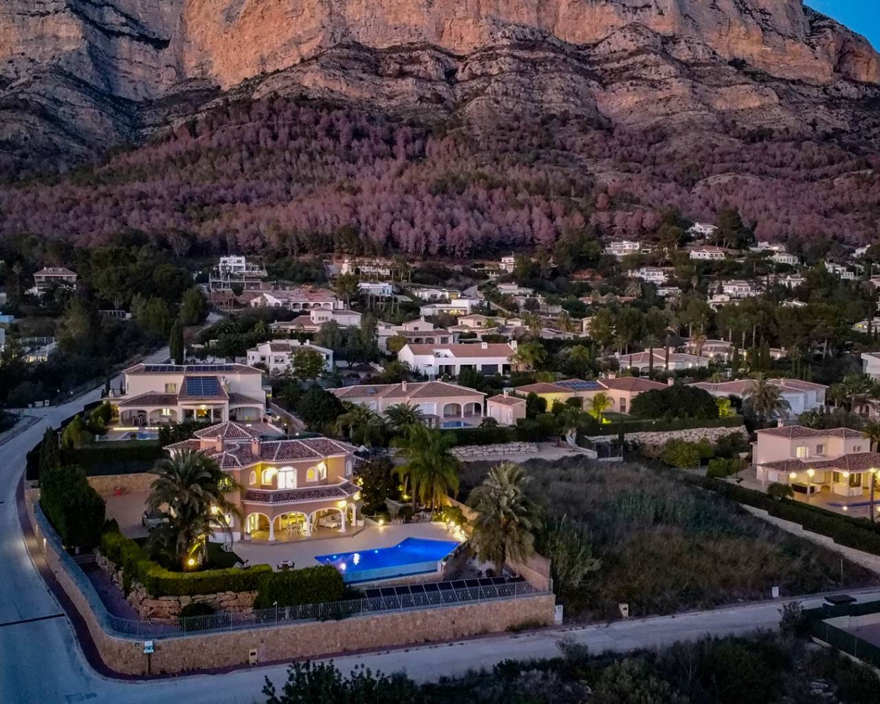 ESPECTACULAR CHALET EN EL MONTGÓ