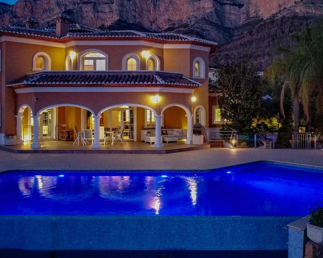 ESPECTACULAR CHALET EN EL MONTGÓ