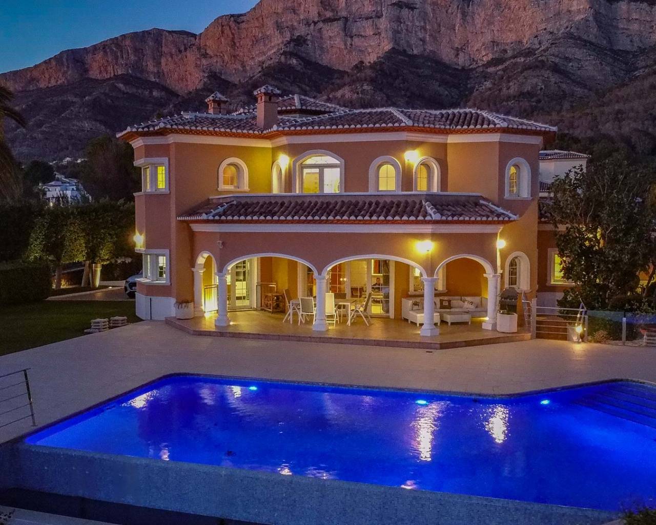 ESPECTACULAR CHALET EN EL MONTGÓ